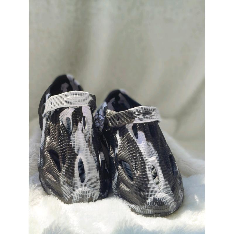 Sepatu pria Dewasa Loreng EVA / Sepatu Loreng Pria Dewasa Slide 1