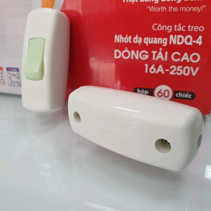 Công tắc điện treo quả nhót dạ quang SOPOKA NDQ-3 NDQ-4 cực đồng đúc (1 cái) 3