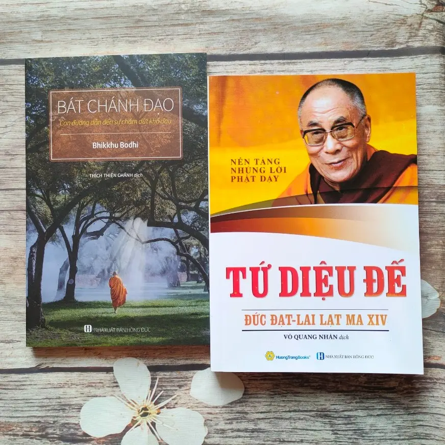 Sách Bát Chánh Đạo + Tứ Diệu Đế (2 quyển, bìa mềm)