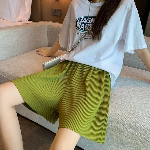 Seluar Pendek Sutera Ais, Untuk Wanita, Pakaian Musim Panas, Pinggang Tinggi, Longgar, Rekaan Berlipat Luaran, Gaya Kasual, Gaya Ins, Ketibaan Baru pada 2025 short  pants  cewe celana  hotpen rania  mau  beli  celana  pendek