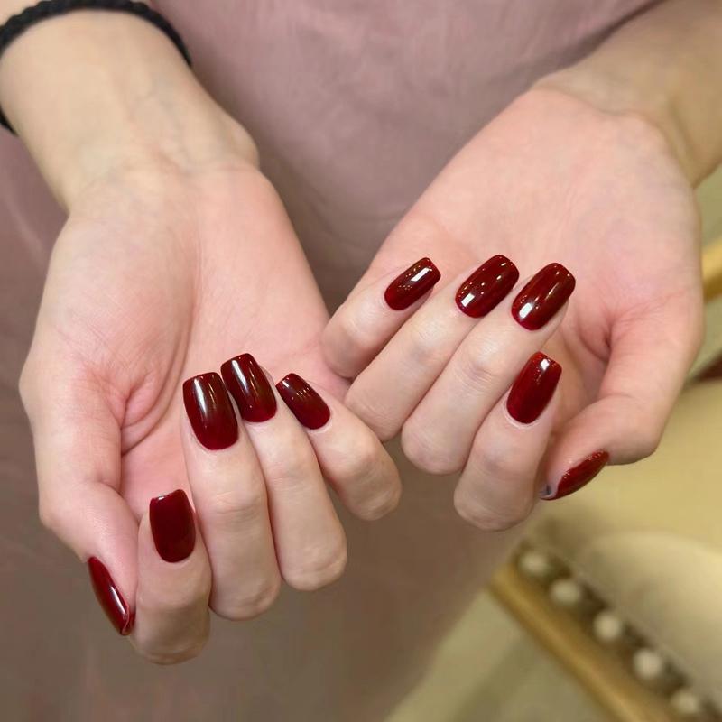  MÃ E61 Bộ Nail Đỏ Trơn Form Vuông Vừa Có Kèm Phụ Kiện Đi Cùng Nữ Women Xinh Xắn 