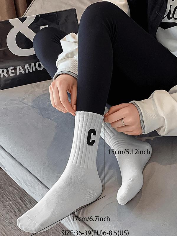 Women's 5 Pairs Letter Patched Crew Socks, Casual Soft Comfy Breathable Soft Cozy Socks for Daily Outdoor Wear, Women Socks for All Seasons 1