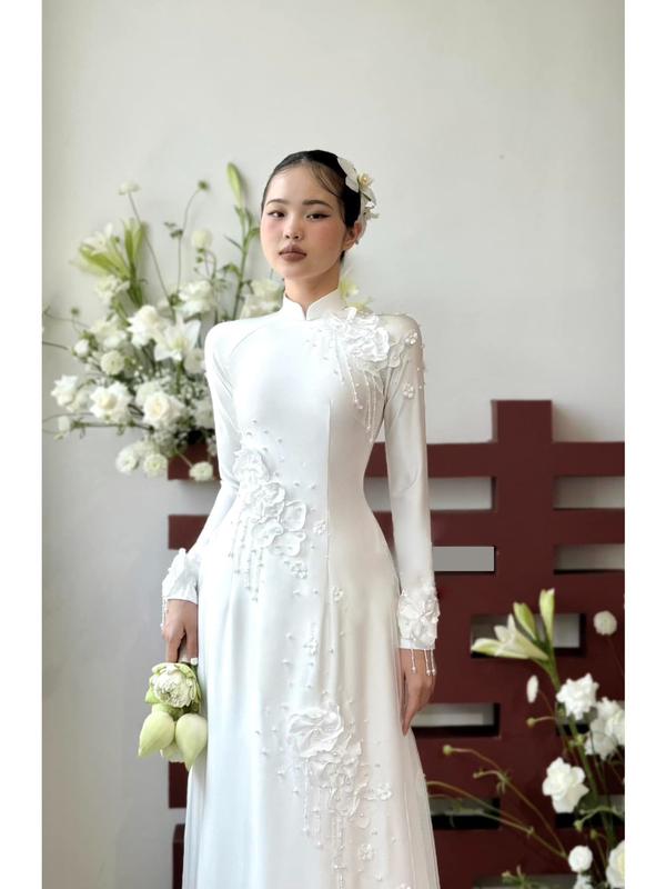 Áo dài cặp THIẾT KẾ KIỂU DÁNG HOA TRÀ sang trọng MẦU TRẮNG - Áo dài Lynh 5