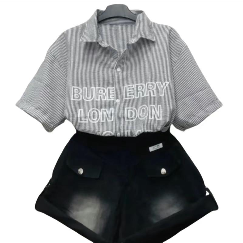 Set áo sơ mi đũi in chữ mix quần jean gập gấu xám khói cho Nữ