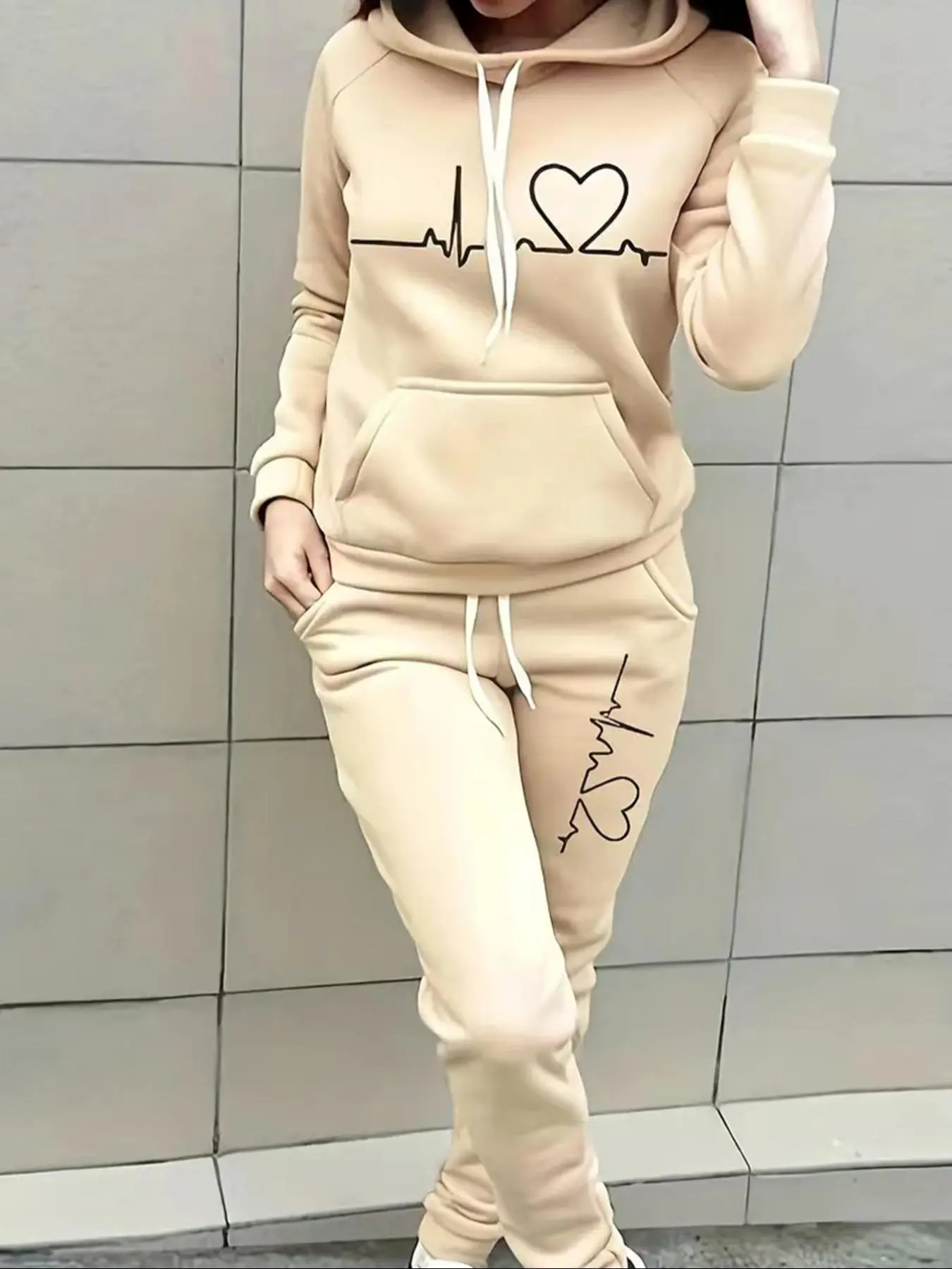 Two-piece Set Women's Heart Print Raglan Sleeve Hoodie & Drawstring Waist Sweatpants Set, Casual Long Sleeve Hooded Pullover & Pocket Jogger Pants, Women's Fall & Winter Clothes, Matching Sets for Women,  Women's 2 Piece Sets