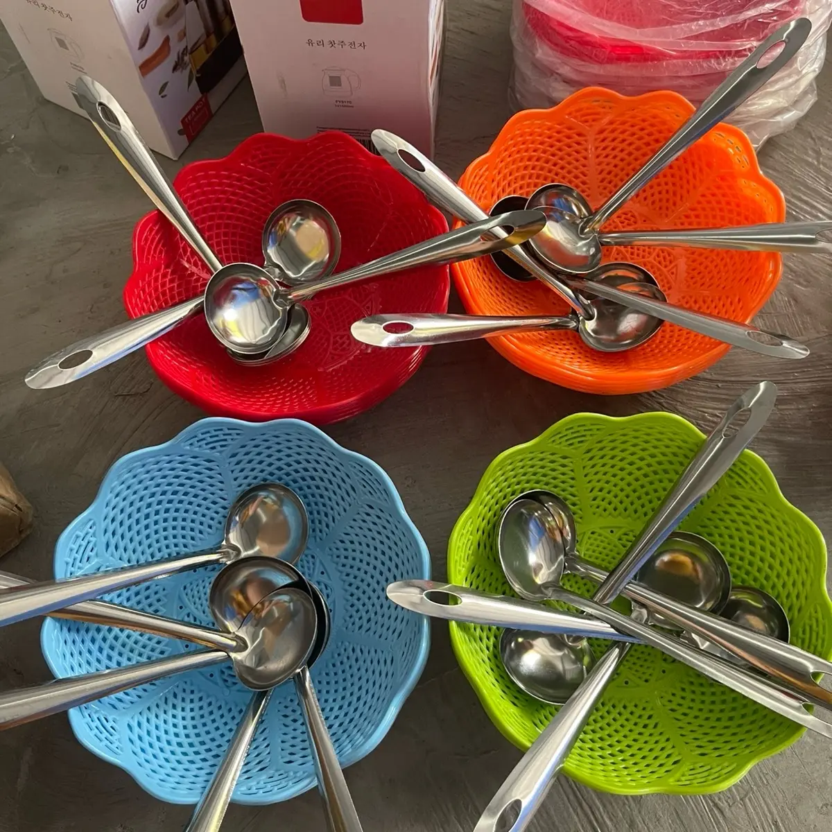 Sét 10 món gồm 5 vá lẩu inox và 5 rổ nhựa để rau lẩu n