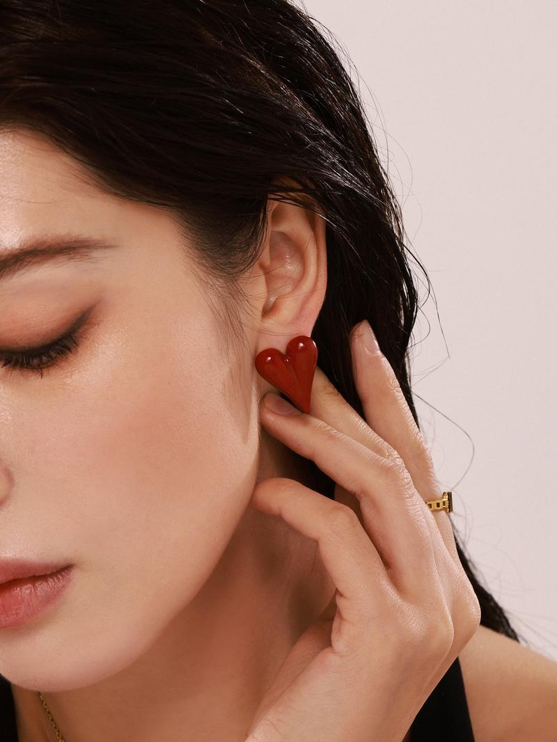 Product Introduction of Weighted Glaze Heart Earrings Ins Style Niche Heart Ear Studs for Women Stainless Steel PVD Plating Factory 2