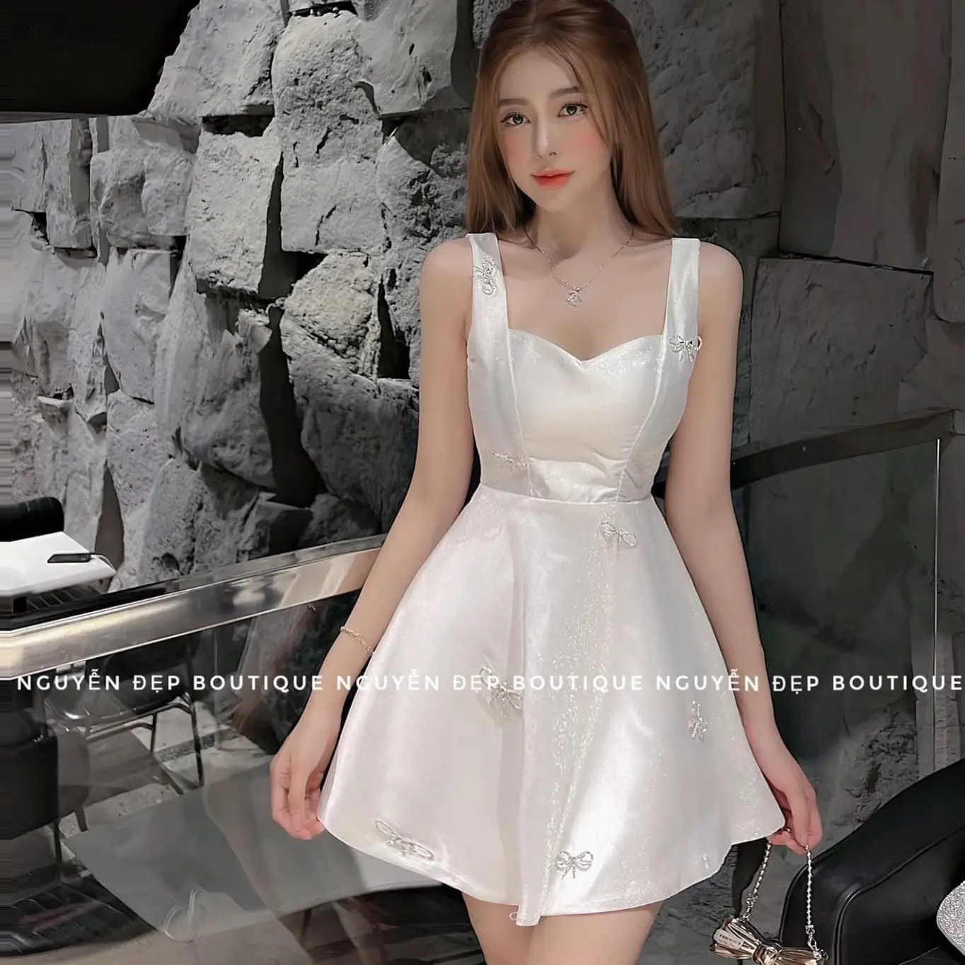 Đầm đi tiệc 2 dây dáng xòe cột nơ sau chất kim tuyến cài nơ A165 KimHoa77