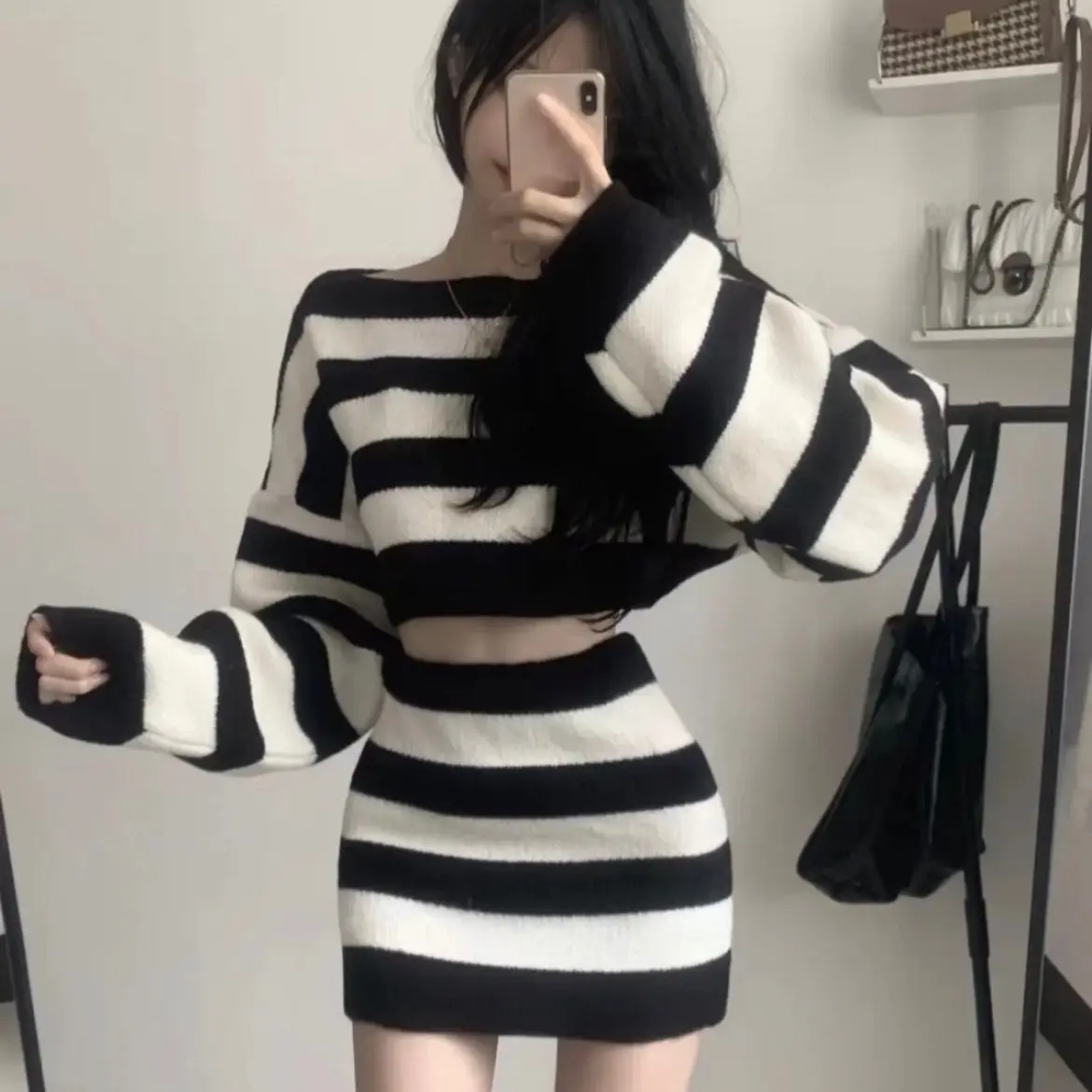 Set Len Hai Món Áo Croptop Tay Dài Trễ Vai Kèm Chân Váy Len Body Tôn Dáng Style Ulzzang Hàn Quốc