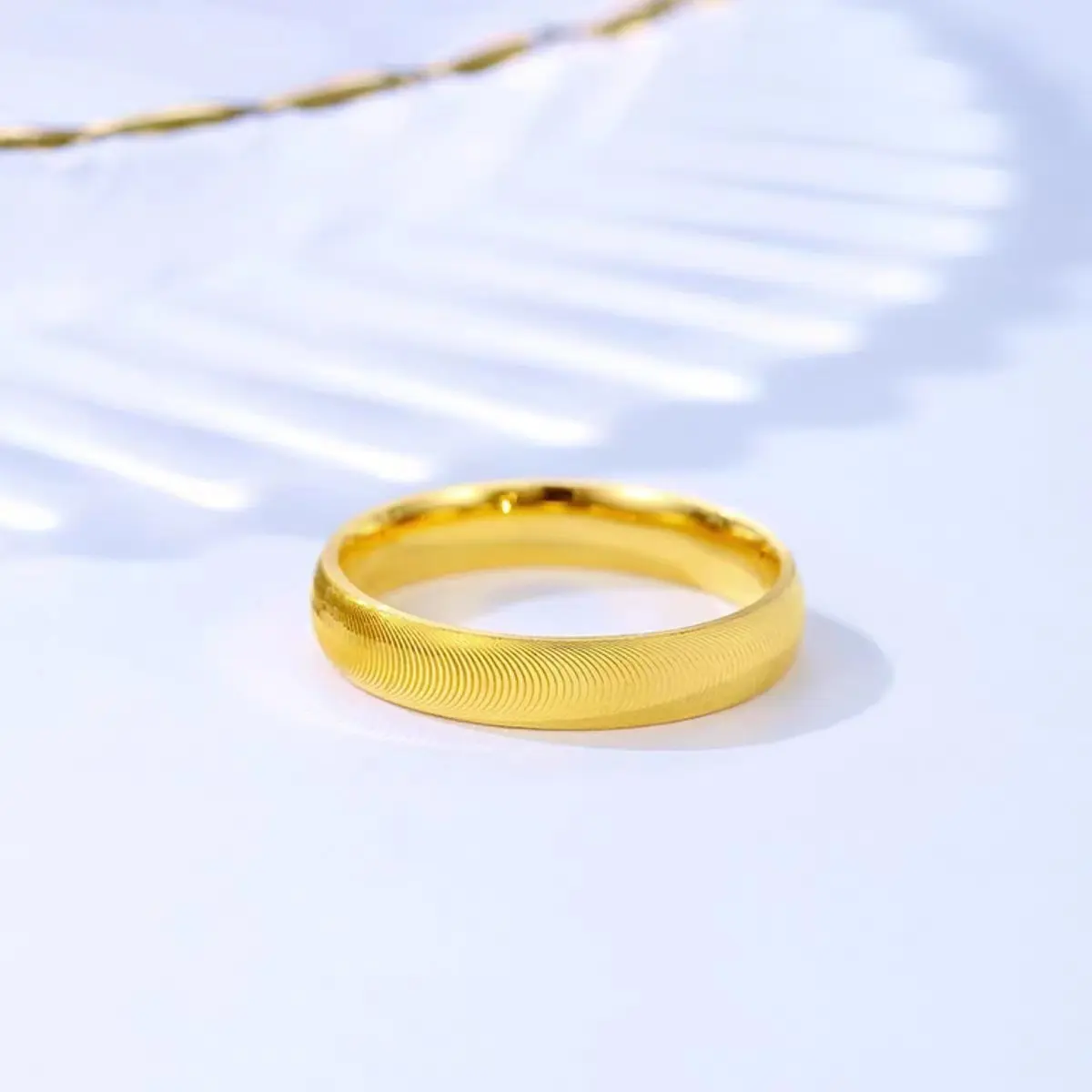 Titanium steel flash cat's eye corrugated ring
