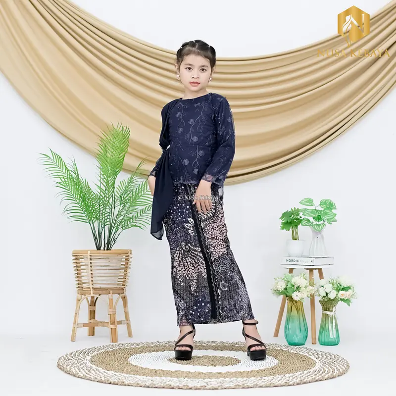 Setelan Baju Kebaya Anak Perempuan Bahan Brukat Tile Bordir Mutiara Set Rok Plisket Batik Anak Fashion 7
