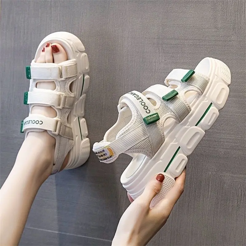 Dép Thể Thao, Dành Cho Nữ, Hàng Mới Về Mùa Hè 2024, Phong Cách Velcro Siêu Phổ Biến Thích Hợp Cho Học Sinh, Đế Dễ Phối Đồ Giày La Mã, Thời Trang