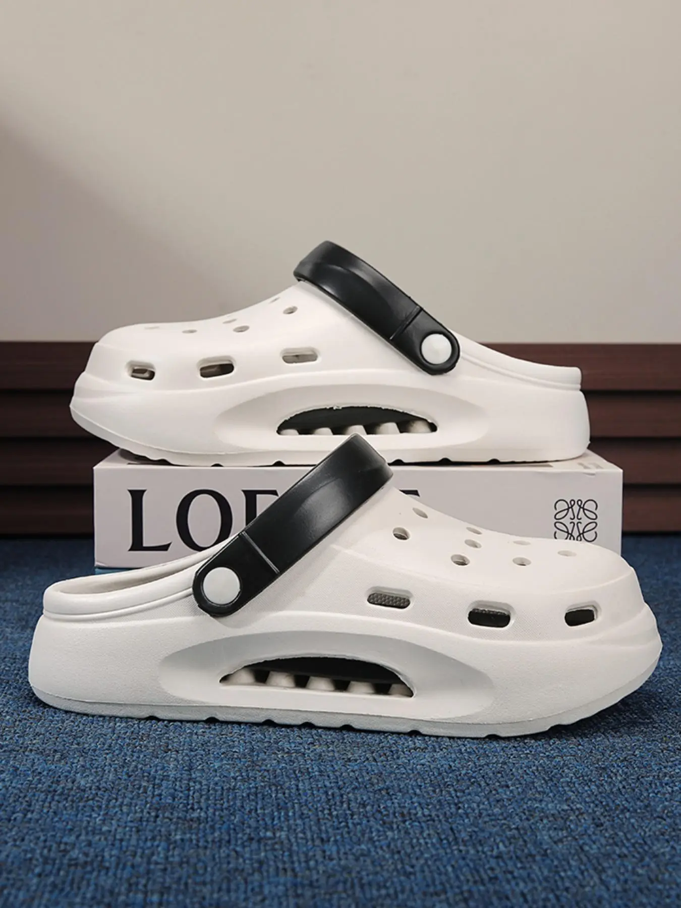 Unisex Simple Style Plain Color Hole Shoes, Lightweight Comfortable Slides, Casual Versatile Slippers for Beach & Outdoor Activities, Boy