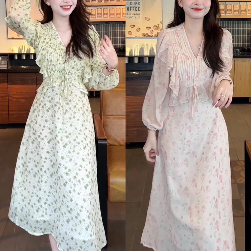 Váy voan hoa nhí bèo nhẹ và dập ly trước cổ V tay dài