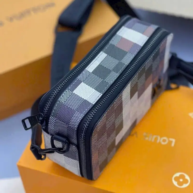 ￼Túi Đeo Chéo Nam L,V Alpha Wearable Wallet xanh caro 1