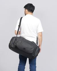 Gambar FOURTYFOUR XANDER - Tas Travel Bag Waterproof Fourtyfour Premium - Tas Pakaian Anti Air - Black dari FOURTYFOUR IDN Kota Administrasi Jakarta Barat 4 Tokopedia