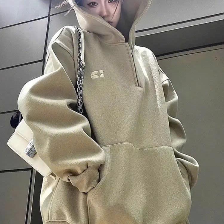 Áo hoodie form rộng 70kg,vải dày mịn,chống nắng tốt. Logo in,dây kéo nữa cổ. nón rộng và nách rộng 0