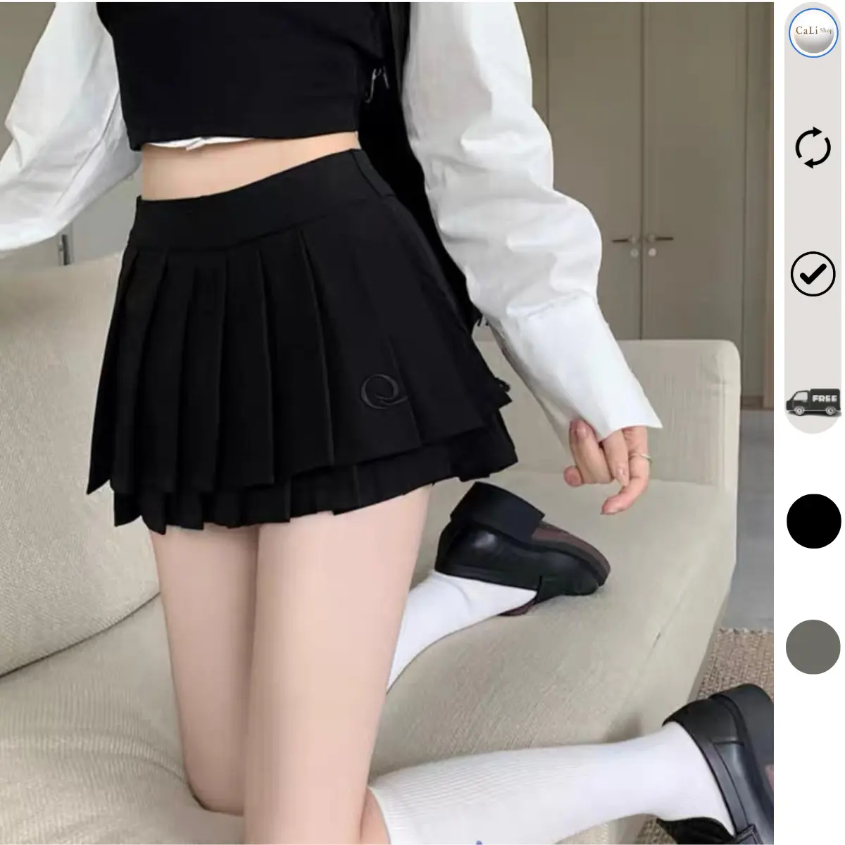 Chân váy xếp ly 2 lớp thêu chữ Q có quần bảo hộ | BigBuy360 - bigbuy360.vn