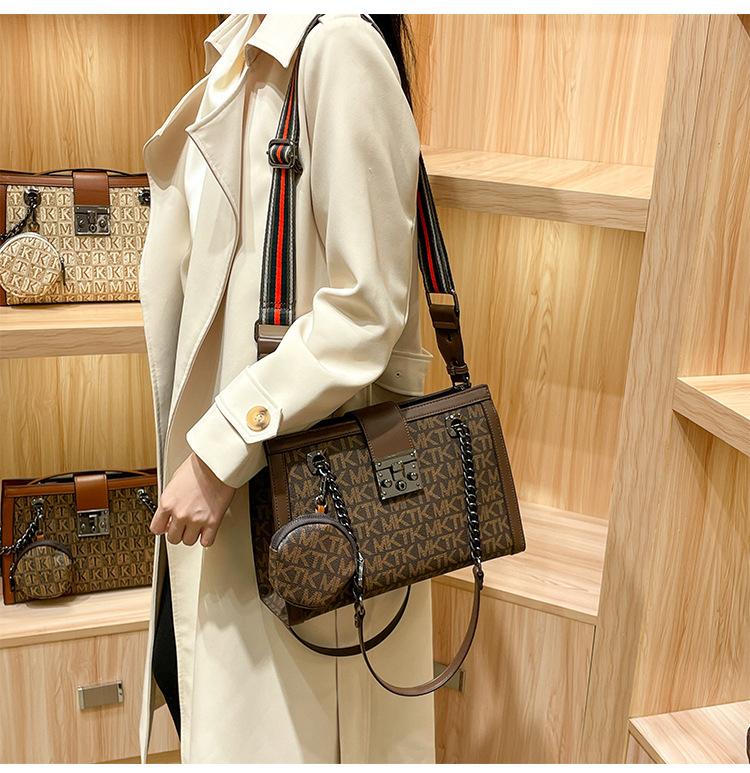 Product Introduction of Senior Sentong Qin Tote Big Bag 2023 New Fashion Large Capacity Versatile Chain Bag Women's Shoulder Messenger Bag 5