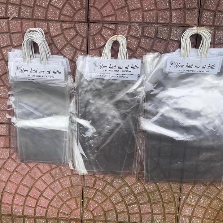  Combo 50 Túi Đựng Hoa Trong Suốt Quai Giấy Size M quà gói 