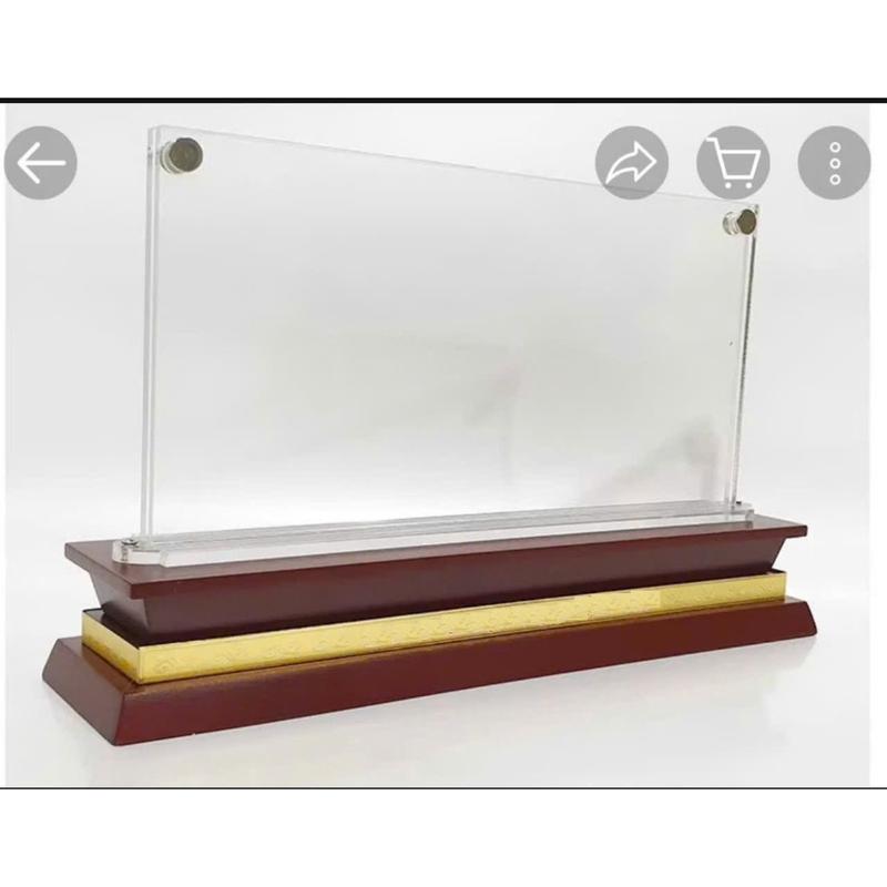 Biển chức danh mica đế gỗ - Bảng tên chức danh để bàn - Kệ đế gỗ, thân mica KT 12x24cm có ốc (không ốc) 3