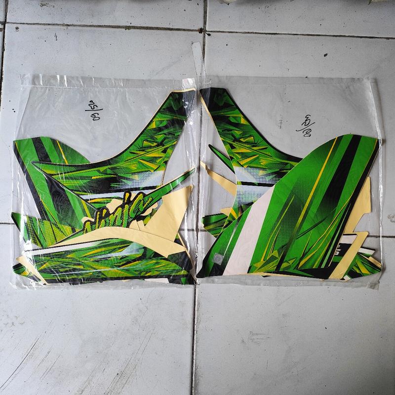 Product Introduction of Striping Lis Stiker motor Kawasaki ninja 2010 hijau original 1