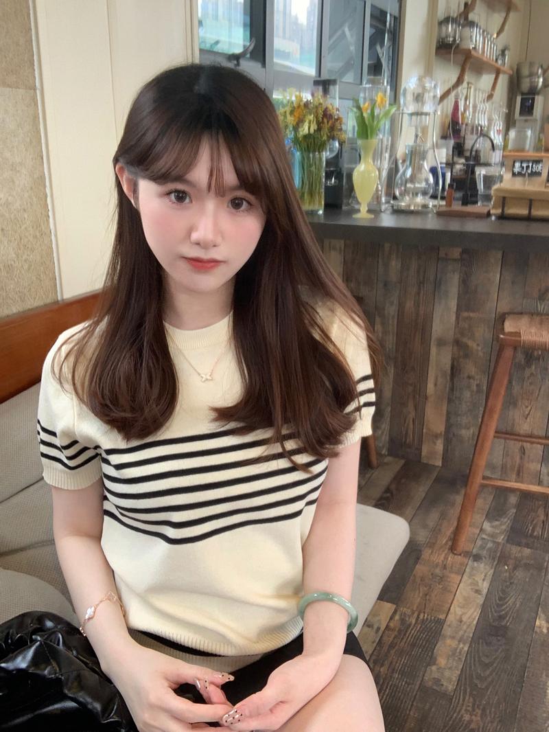 Product Introduction of Áo Len Mùa Hè, Phong Cách Hàn Quốc, Cổ Điển Và Thời Trang, Dễ Phối Đồ, Độc Đáo Và Thanh Lịch, Dáng Ôm, Áo Nữ, Hàng Mới Về Năm 2024 Women Top 1