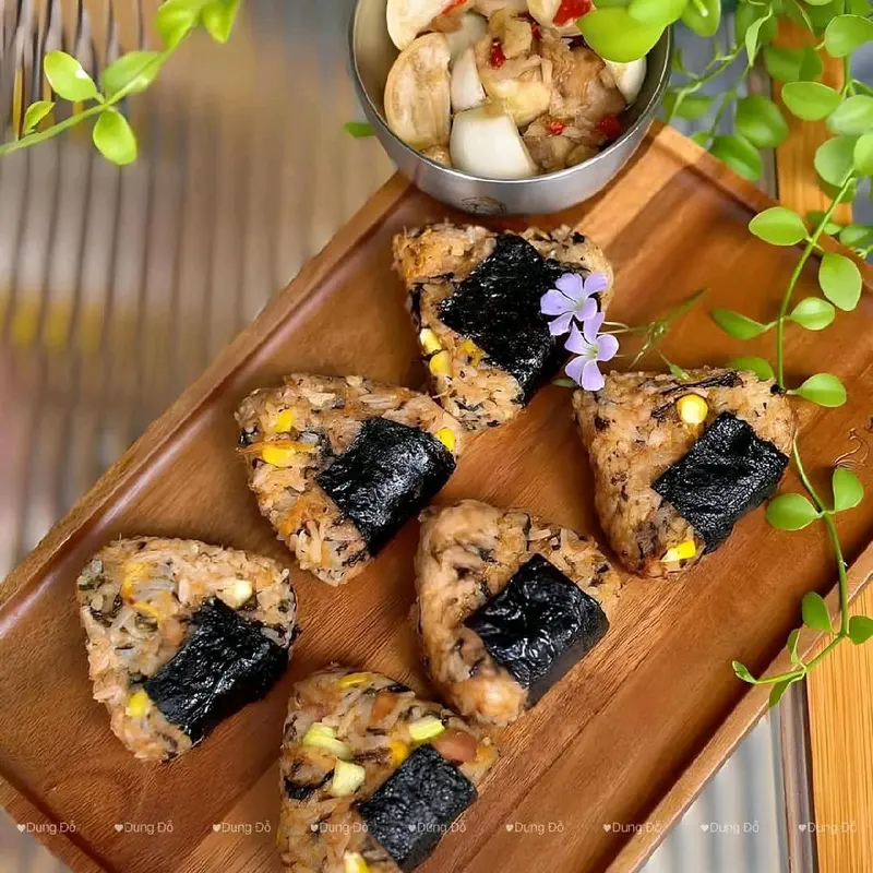 [TẶNG TÁO KẸP SỮA ]Combo 4 Bịch Rong Biển Trộn Cơm Cho bé  Hàng chính ngạch  [1 gói 128g  ] Rong Biển Trộn cơm 4