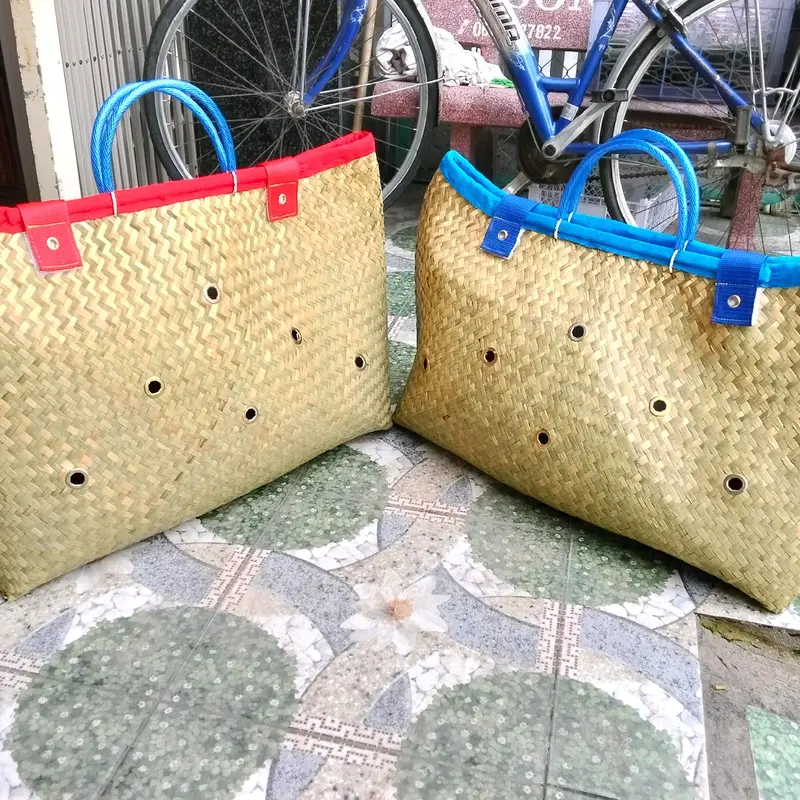 Giỏ Đệm Gà Cải Tiến 7tấc 12lỗ Màu Đỏ (70x46) - Dùng Cho Gà Từ 3ký Trở Xuống 6