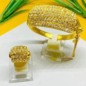 Gelang dan Cincin Permata Baris