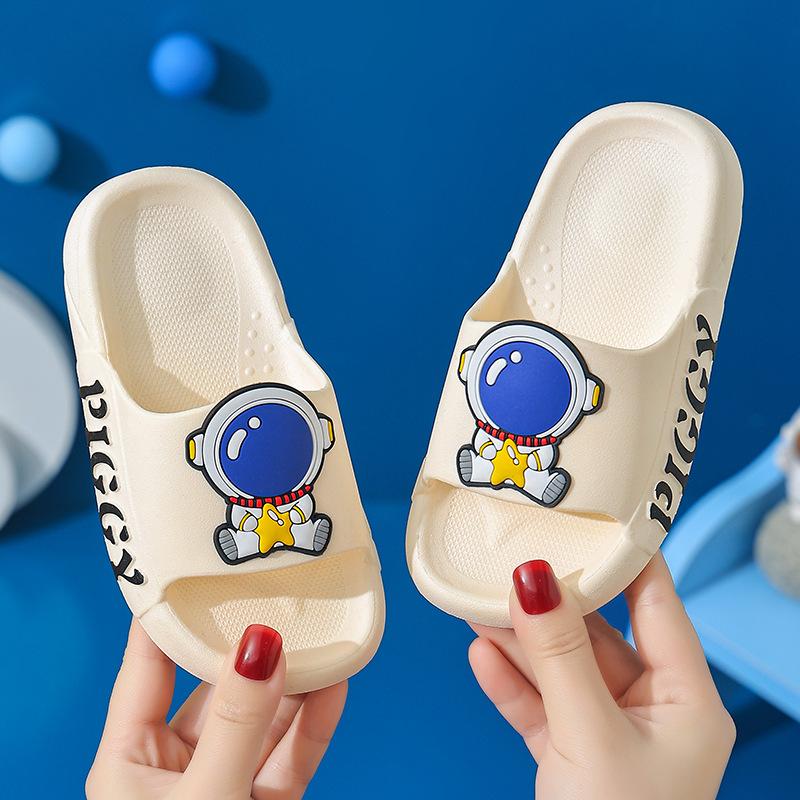 Children's summer slippers, baby anti-slip soft-soled indoor anti-collision sandals, boys and girls cute cartoon shoes, baby cartoon cute indoor and outdoor slippers 3