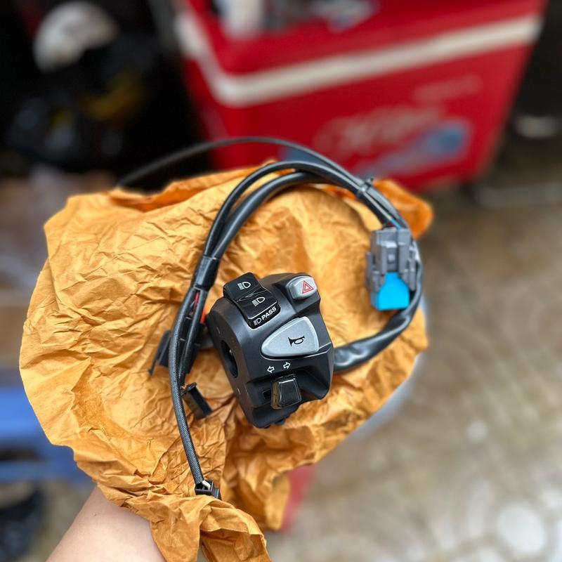 Cùm TRÁI CB650r chính hãng, ( câu zắc - chưa câu zắc ) cho vario 150/160/160 ABS, sonic, satria, ex150, ex155 0