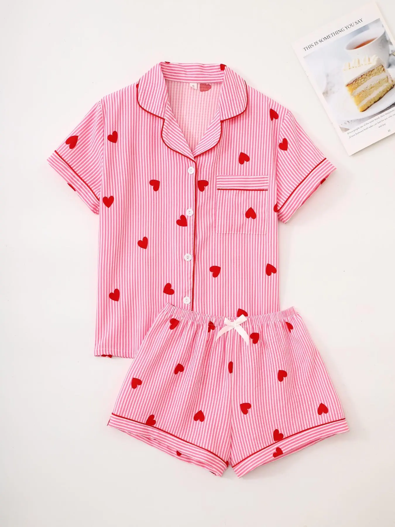 Women's Heart Print Striped Print Pajama Two-piece Set, Casual Comfy Lapel Neck Short Sleeve Top & Shorts PJ Set, Ladies Sleepwear for Summer, Loungewear