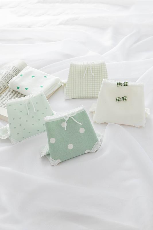 Product Introduction of Little Fresh Dot Print Milk Shake Green Girl Underpants 16