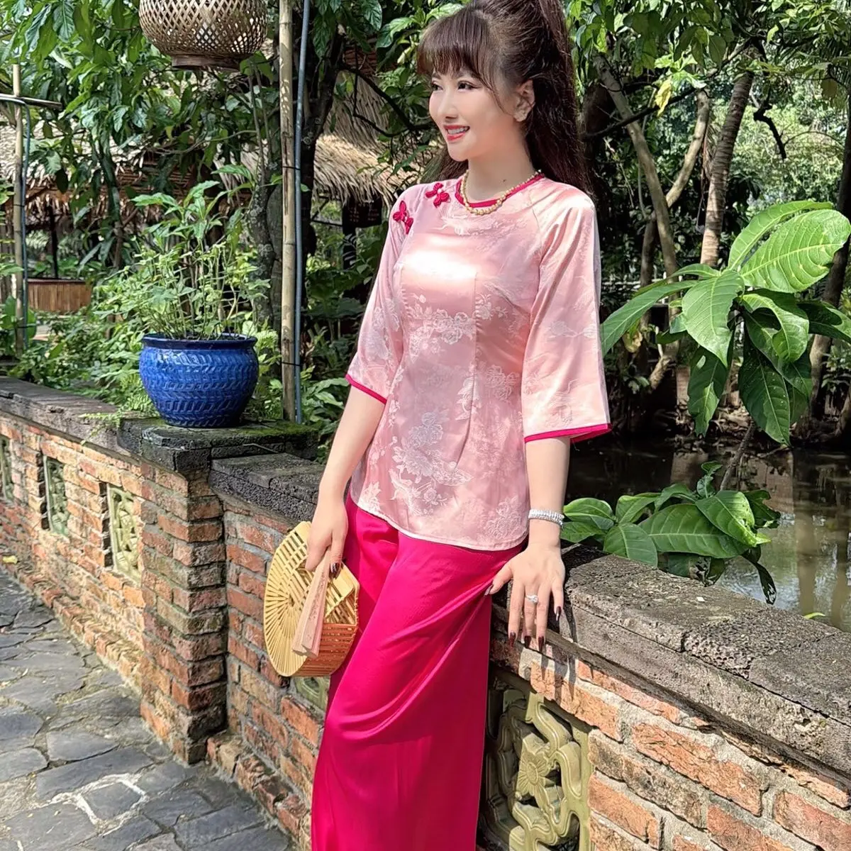 Pháp Phục Bigsz 40-80 Kí Áo Gấm Quần Latin Nút Thiết Kế Nữ