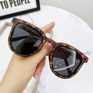 แว่นกันแดดแบบพับได้ สำหรับผู้ชายและผู้หญิง ทันสมัย และสะดวก มีสามรุ่น มาใหม่