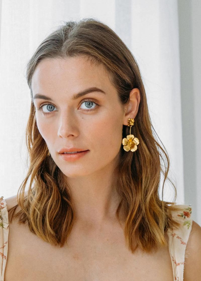 Product Introduction of Women 18K Gold Plated Pendant Earrings Flower Petal Earrings 2
