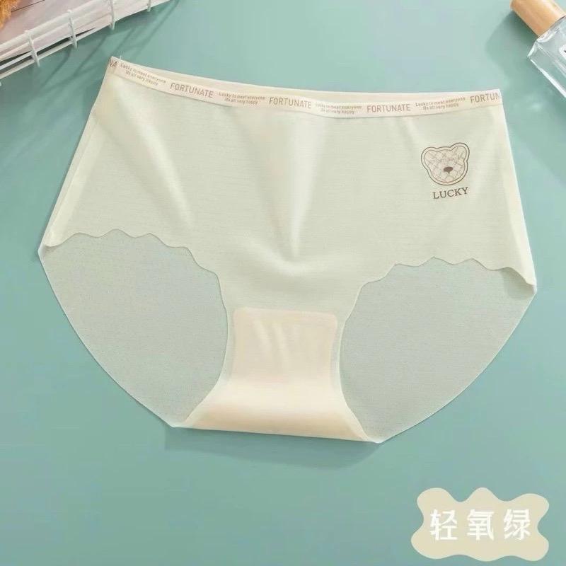 8961 QUẦN LÓT NỮ KHÁNG KHUẨN CẠP VỪA CHẤT COTTON TĂM MỊN - FREESIZE - QUẦN CHIP NỮ  Xuất xứ: QC loại 1 Chất Liệu: Cotton co giãn 4 chiều siêu mịn siêu mềm, thoáng mát Size: Freesize 44-60kg (eo hông từ 65-90cm, V3 từ 70-95cm) 2