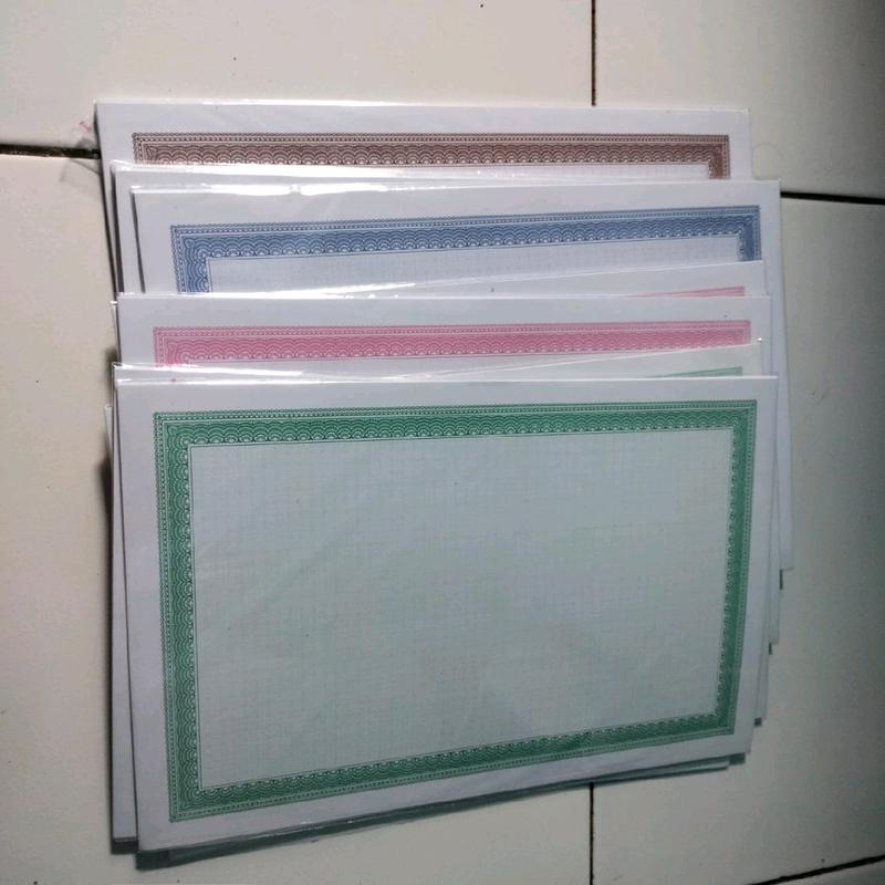 blangko sertifikat atau piagam  1pak 100lbr uk folio 1