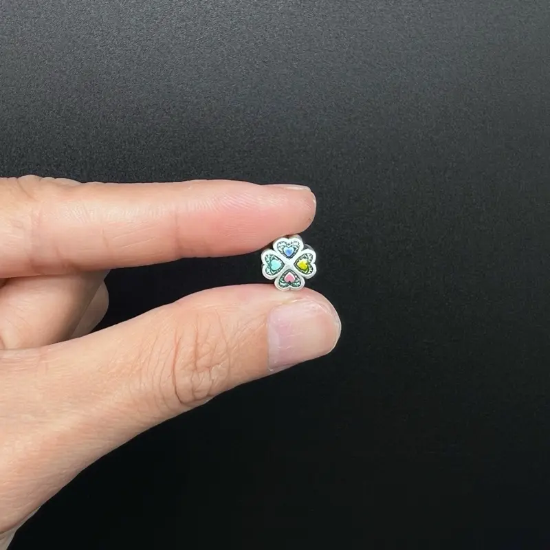 Charm 4 lá ( bạc 999 ) tượng trưng cho sự may mắn, hạnh phúc và thịnh vượng ( size 9.5 x 6mm ). Phụ kiện