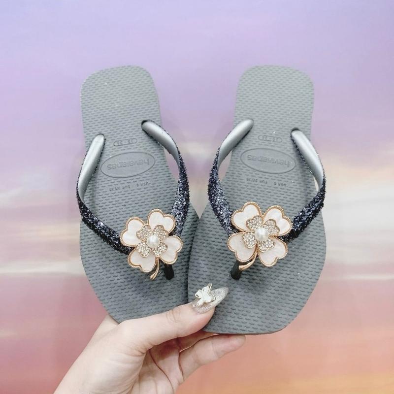 DÉP NỮ HAVAIANAS - ĐẾ VUÔNG XÁM ĐÍNH CHARM ( THU HƯỜNG ) DéP Shoes Nhung GiàY Caro Kim Tuyến Sandal Dép Tông cao su Jean