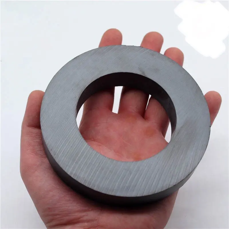 Nam châm đen có lỗ nhiều kích thước 3