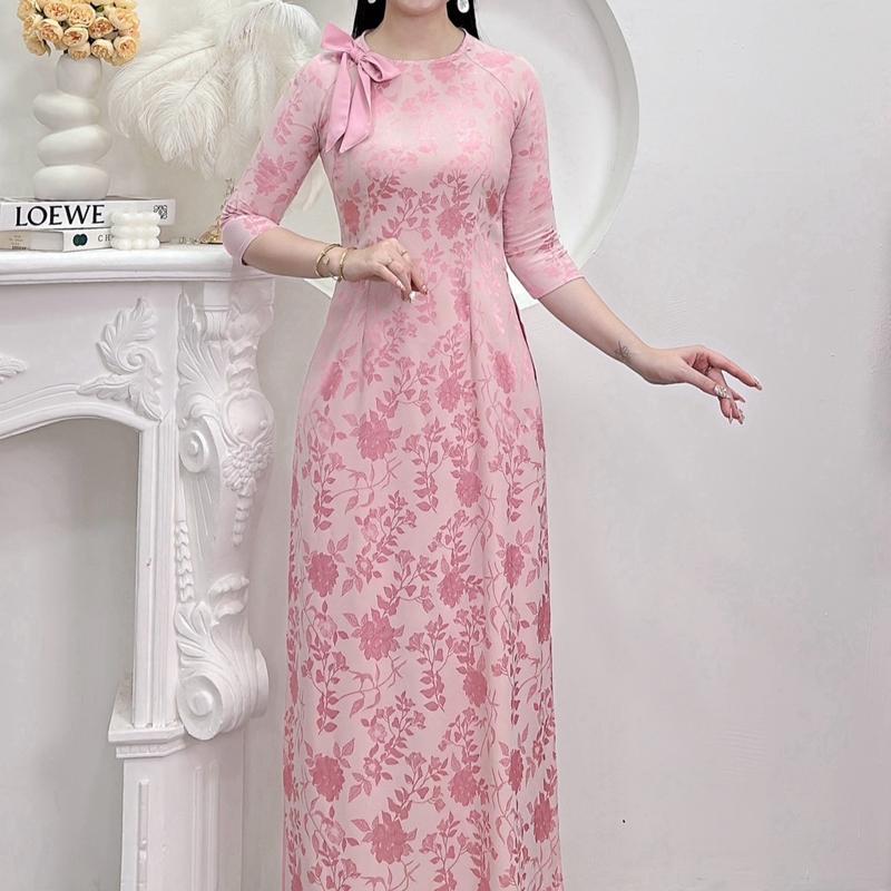  Áo dài gấm Hồng phấn đính nơ cổ tròn tay lỡ phom ôm dáng dài truyền thống 
