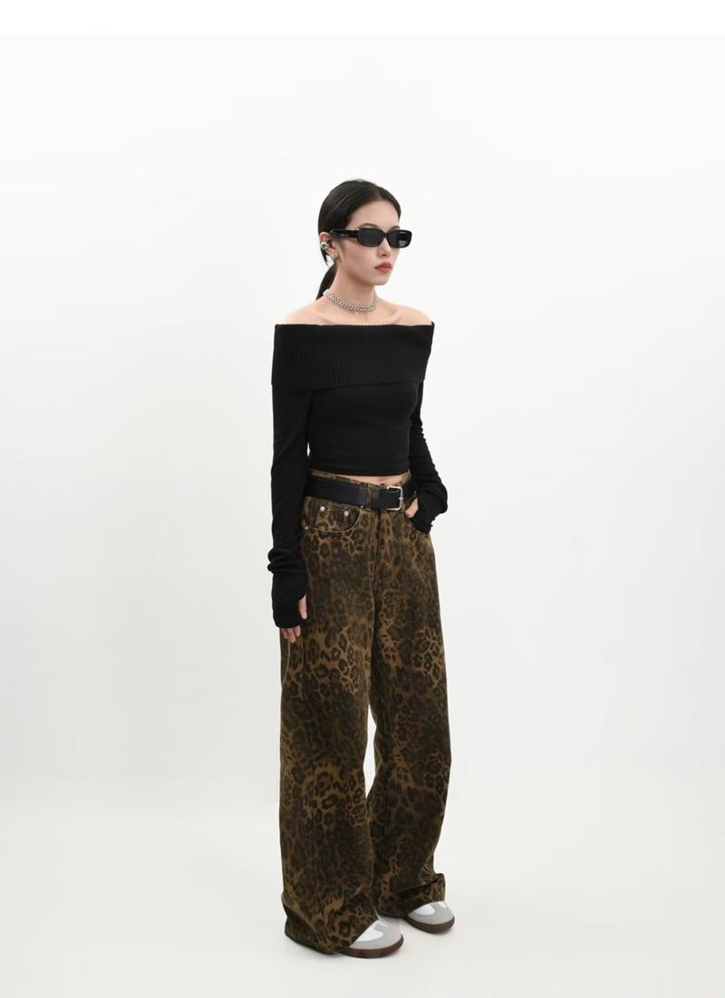 Product Introduction of 2025 New Vintage American Style Leopard Print Jeans - Loose Straight Leg Unisex Retro Pants | Trendy Casual Streetwear for Men & Women 11