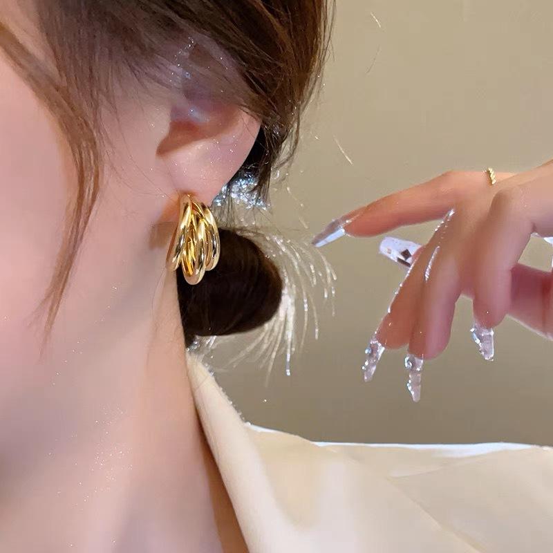 Product Introduction of Sterling Silver Needle Exaggerated Geometry Stud Earrings for Women Affordable Luxury Fashion Elegant High-Grade Earrings Metal Earrings 36