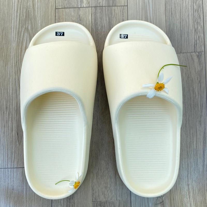 Dép Bánh Mì Vân Nhám Đúc Nguyên Khối Bản Calm Form Rộng Hot Trend Dành Cho Cả Nam Và Nữ Đế Cao 4cm Quai Dép Không Ôm Sát Chân Tạo Cảm Giác Thoải Mái đế cứng