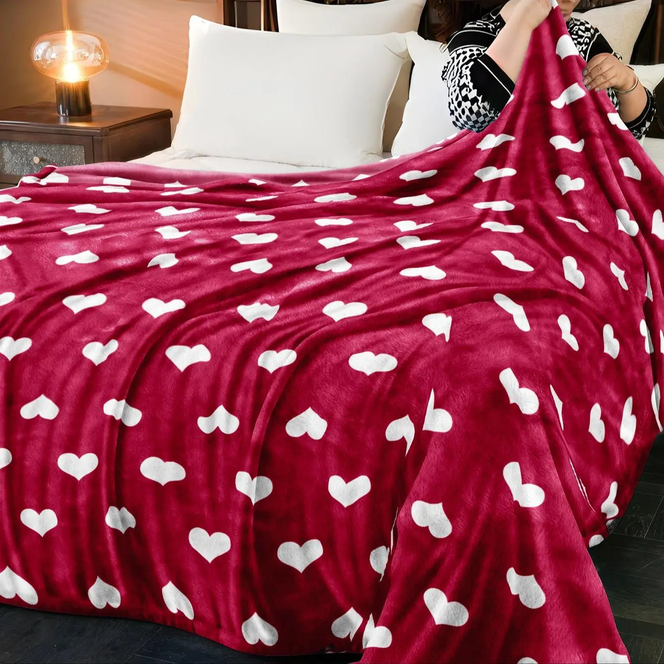 Heart Print Flannel Blanket, 1 Count Soft Comfortable Warm Throw, Air-conditioned Room Blanket, Warm Nap Blanket for Home & Office & Travel