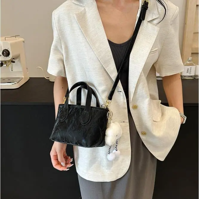 [KÈM CHARM MÂY]Túi xách nữ đeo chéo xách tay túi thời trang Da Nhung mềm đủ màu có khoá miệng chắc chắn bền đẹp phù hợp mọi outfit BH 928 1