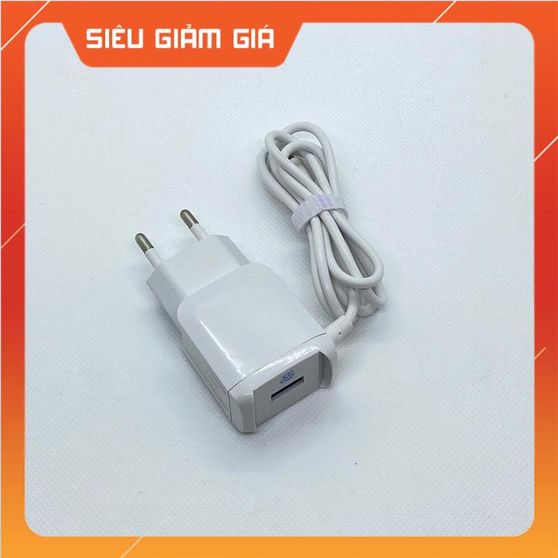 Bộ sạc chân micro usb tiêu chuẩn với dòng ra 1.5A nhãn hiệu KIMCUONG. Bộ sạc liền dây và có thêm cổng Usb mở rộng, phù hợp sạc cho các dòng máy chân cắm Micro đời thấp hoặc máy bàn phím người già. Dòng sạc nhỏ ít gây hại pin, Phụ Kiện 3