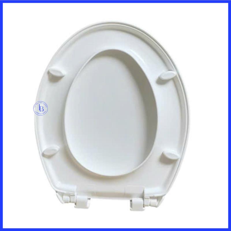 Mã LB.07 Nắp bồn cầu rơi tự do, màu trắng sữa. Rộng 36,cm, dài 44cm Khoảng cách 2 ốc từ 13-14cm.